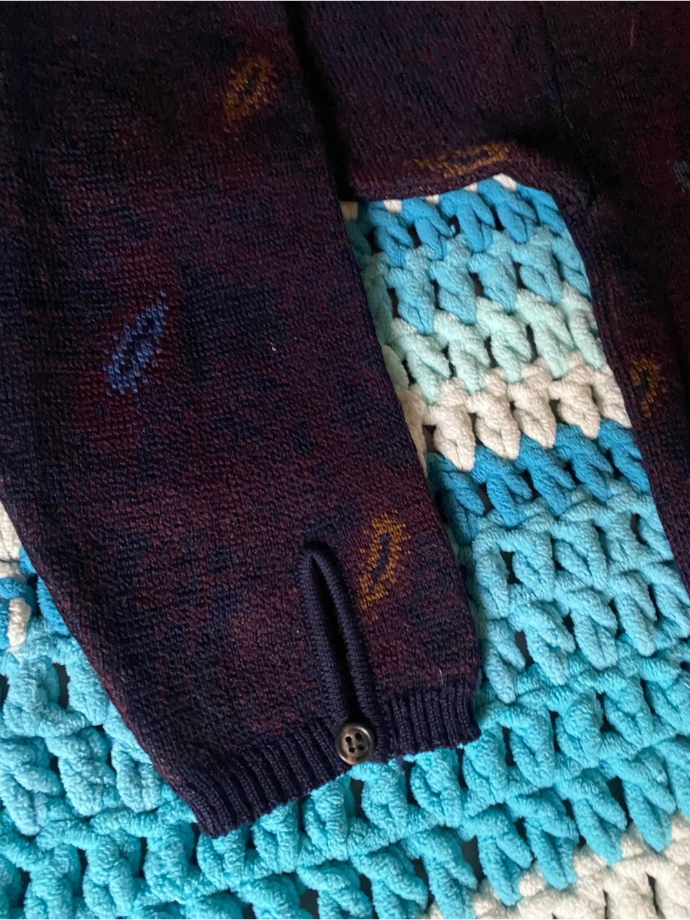 100% Wool Two-Tone Knit Sweater w/ Double Collar & Button Sleeves - Picture 6 of 10